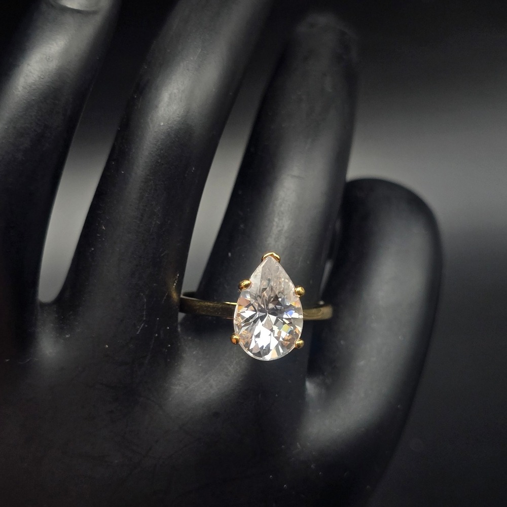 Avon 1998 CZ Pear Ring Solitaire Size 5 Vintage Solitaire Costume Jewelry